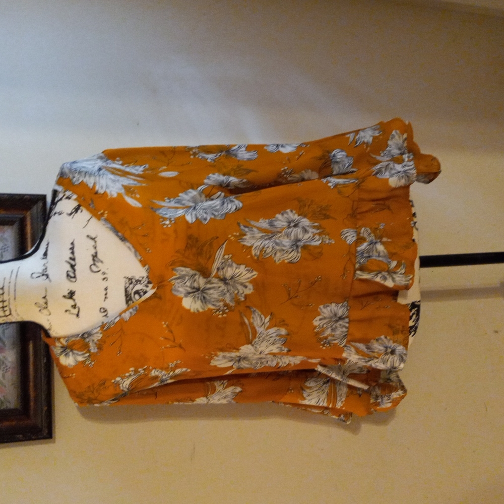 This beautiful top with flowing sleeves